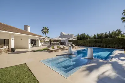 Villa CALETA