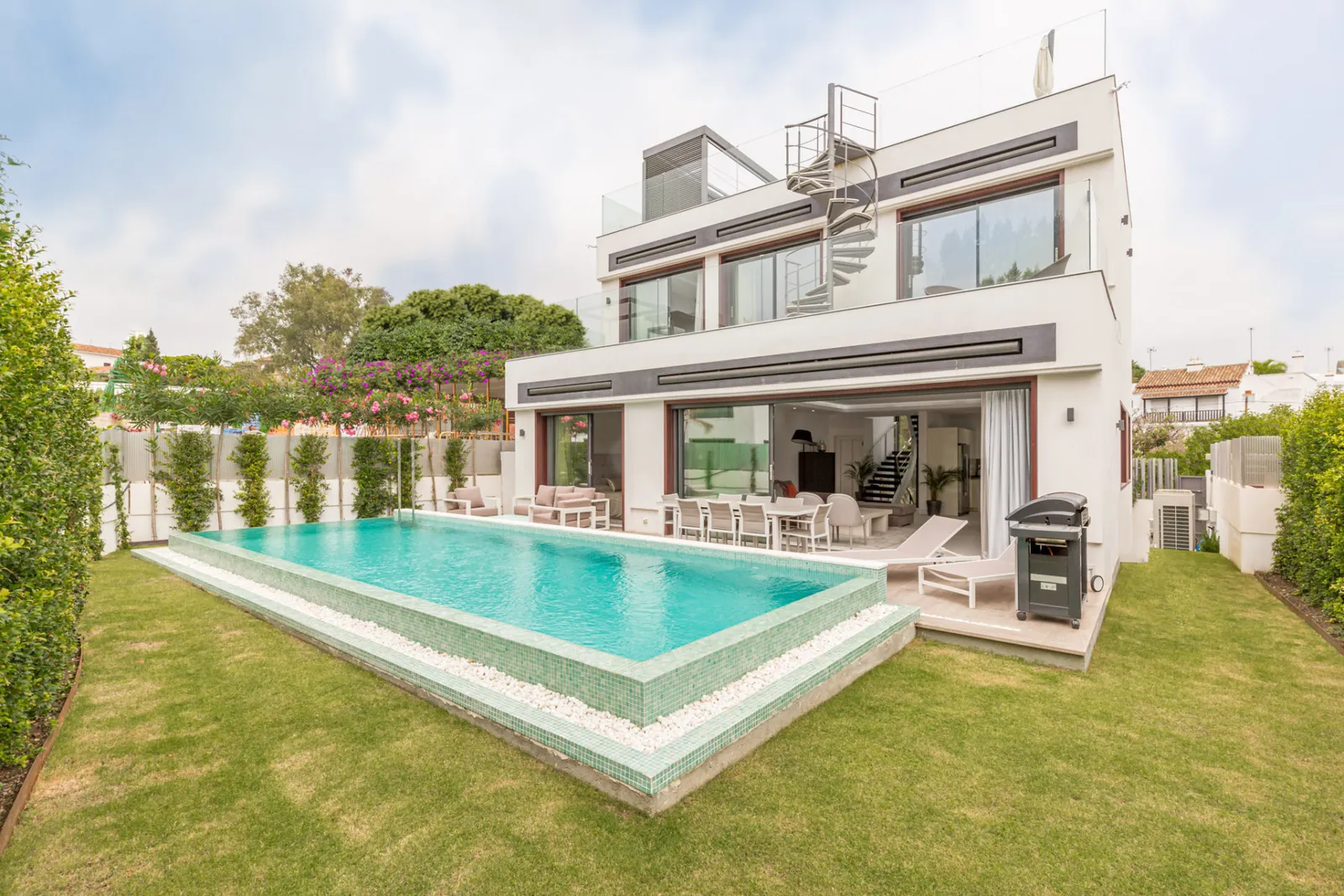 Villa ATRIUM — exterior view, Rio Verde Playa, Marbella.