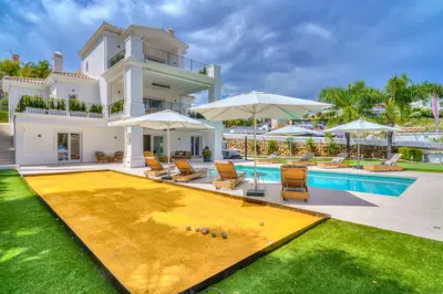Villa CELINA
