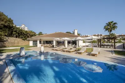 Villa CALETA