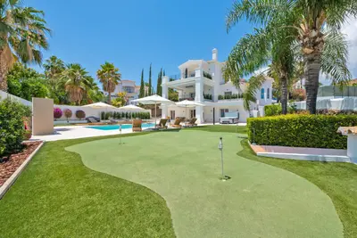 Villa CELINA