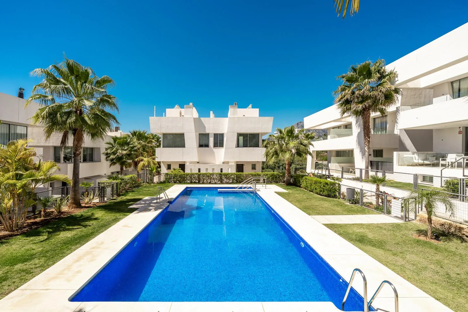 Town House SOUL — exterior view, Rio Real, Marbella.
