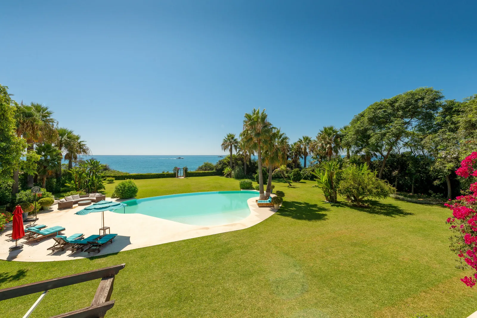 Villa LA MAREA — exterior view, Benamara, Estepona.