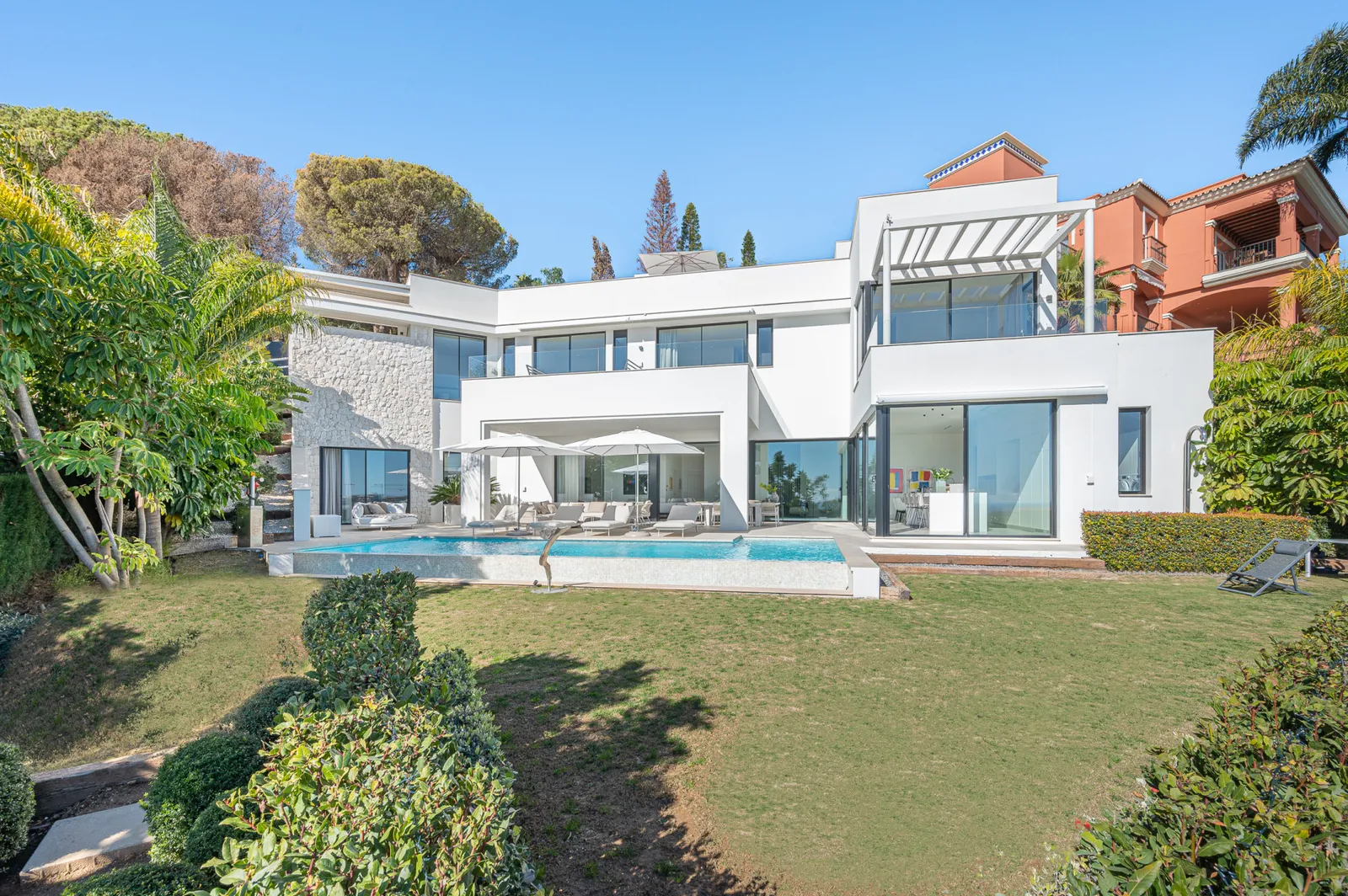 Villa ALBORAN — exterior view, Rio Real Golf, Marbella.